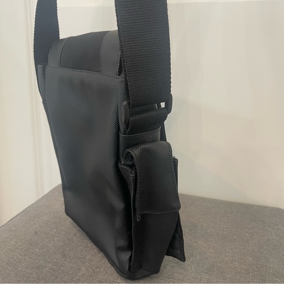 SAMSONITE Black Crossbody Tablet Bag - Picture 3 of 9